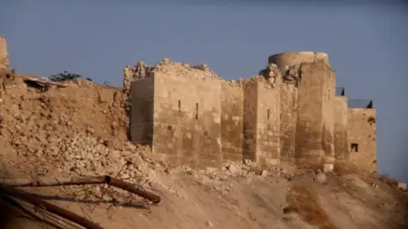 مديرية الآثار تعلن تضرر قلعة حلب التاريخية جراء الزلزال المدمر 4