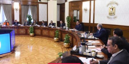 رئيس الوزراء يعقد اجتماعاً لبحث التوسع في إنتاج الزيت الخام محلياً 3