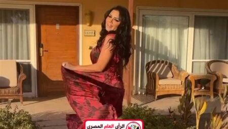 رانيا يوسف تخطف الأنظار بفستان أحمر مكشوف 1