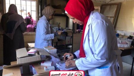 الصحة والسكان نظمت قافلة طبية مجانية بقرية رفاعة التابعة لمركز قوص 4
