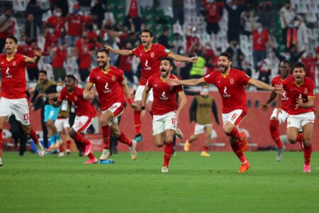 الأهلي يرتدي الزى الأحمر أمام بيراميدز فى نهائى كأس مصر  10 أبريل 1