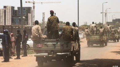 مازالت الاشتباكات قائمة بين كلا من قوات الجيش السوداني وفرق الدعم السريع في شوارع العاصمة السودانية الخرطوم 4