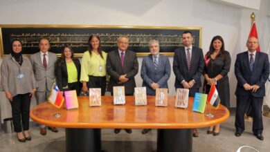 السفير التشيلي يهدي مكتبة الإسكندرية مؤلفات أبرز أدباء وشعراء تشيلي 17