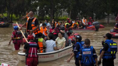 محاولات مكثفة لإنقاذ المفقودين بعد هطول أمطار غزيرة شمال الصين 3