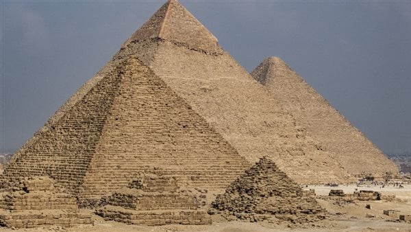 خبير أثرى: أهرامات الجيزة كواحد من أعظم 10 آثار جنائزية في العالم 20