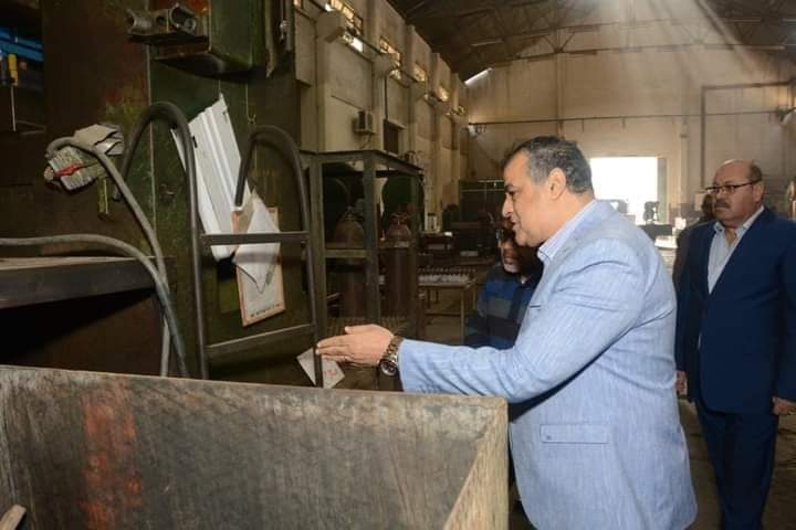 "وزير الدولة للإنتاج الحربي" يتابع انتظام سير العمل في "حلوان للأجهزة المعدنية" 4