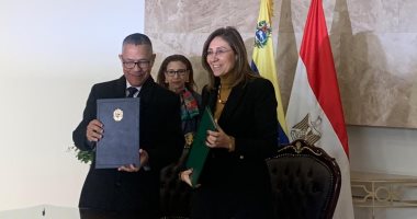 وزيرة الثقافة توقع مع نظيرها الفنزويلى برتوكول تعاون ثقافى بين البلدين 2