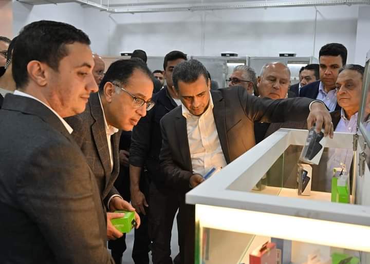 رئيس الوزراء يزور مصنع "وادي السيليكون" للصناعات الإلكترونية بالسخنة 1