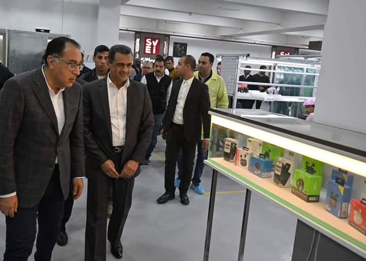 رئيس الوزراء يزور مصنع "وادي السيليكون" للصناعات الإلكترونية بالسخنة 3