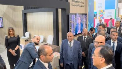 رئيس مجلس الوزراء يتفقد جناح البورصة المصرية خلال افتتاح معرض القاهرة الدولي للكتاب 1