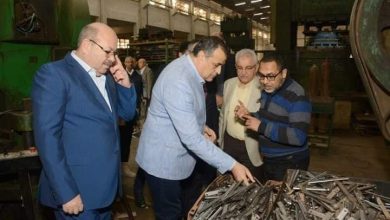 "وزير الدولة للإنتاج الحربي" يتابع انتظام سير العمل في "حلوان للأجهزة المعدنية" 24